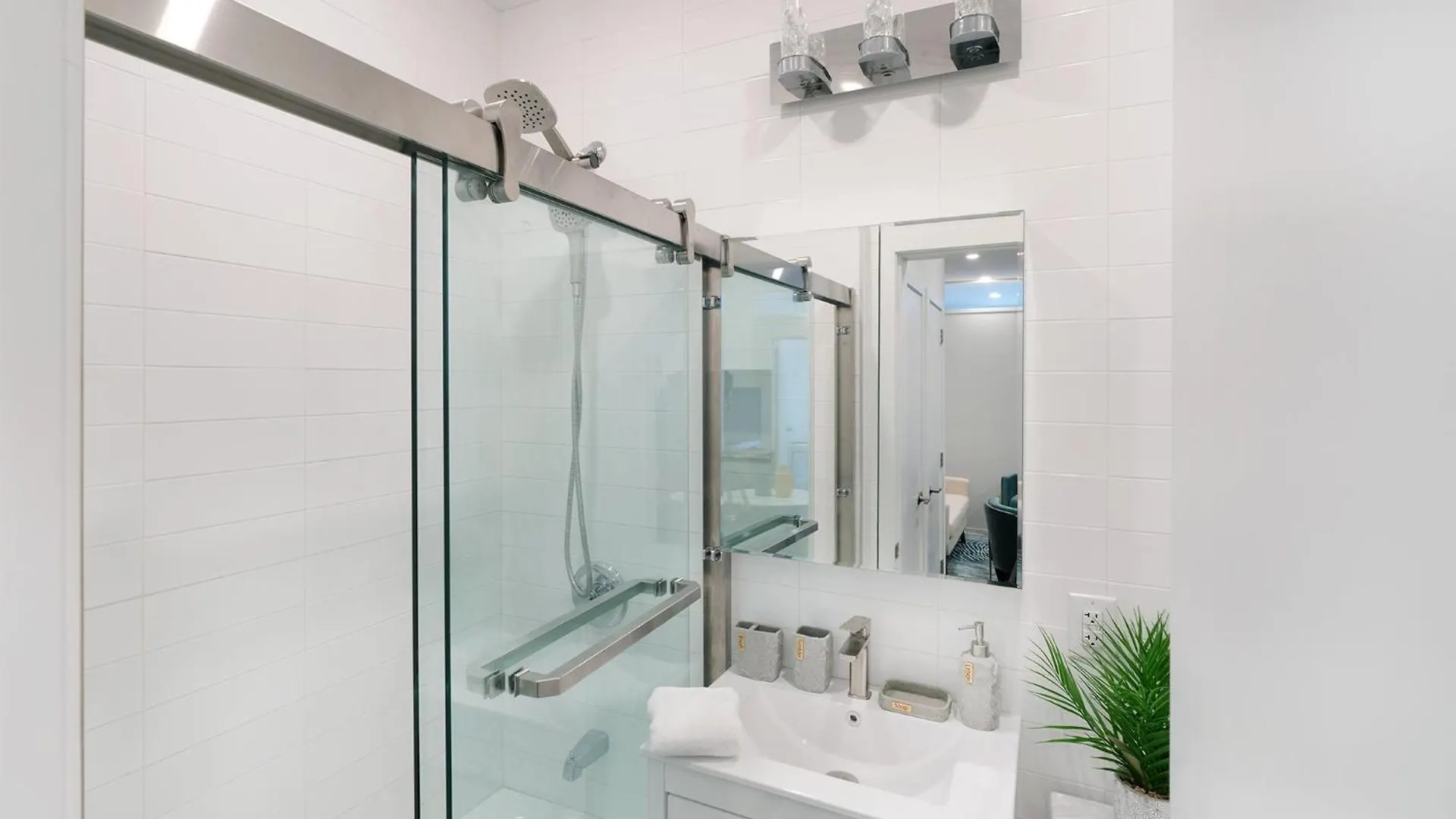 444-4F Newly Renovated 1Br In Midtown West Apartment New York